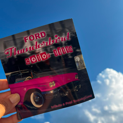 Ford Thunderbir color lillà