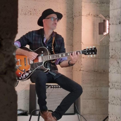 ** lezioni On Line di Chitarra Moderna - Blues, Rock, Funk, Soul, Pop, Jazz ** Diplomato Musician Institute “G.i.T. “ Los Angeles
