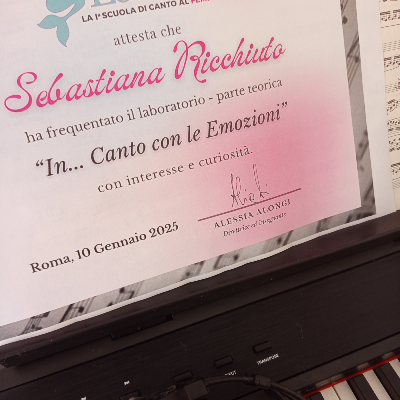 Percorsi vocali di canto per disfonia psicogena, laboratori di canto e piano da zero.