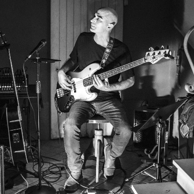 Lezioni di Basso Chitarra Pianoforte/Tastiere e Teoria