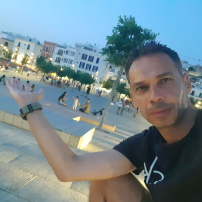 Rob Plastic bongo player