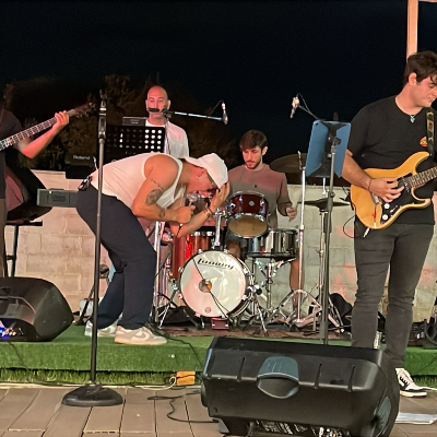 PIANETI IN FUGA ULTIMO TRIBUTE BAND 