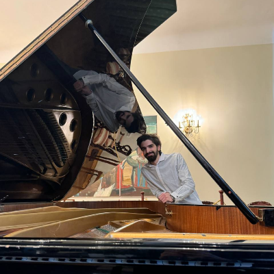 Lezioni di pianoforte per ogni età, dal sedersi sulla panca all'esecuzione dei tuoi brani preferiti e non??, ricerca delle proprie potenzialità sempre con l'entusiasmo durante l'apprendimento